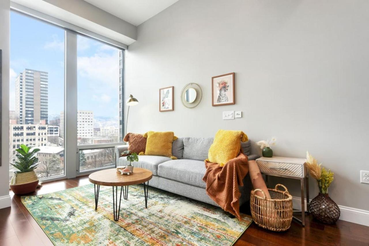 Hostwise Stays - The Washington At Chatham - Free Parking, Private Gym, More! Pittsburgh Buitenkant foto