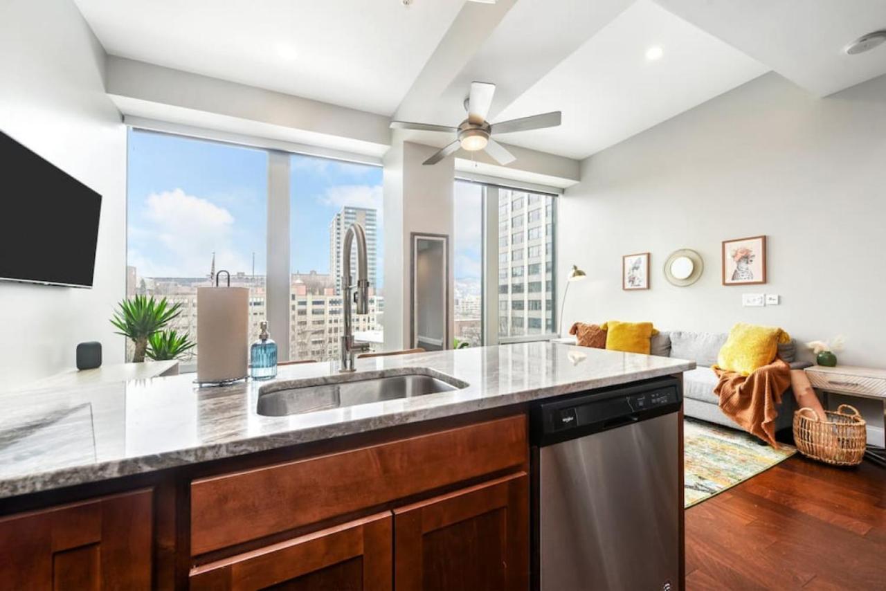 Hostwise Stays - The Washington At Chatham - Free Parking, Private Gym, More! Pittsburgh Buitenkant foto